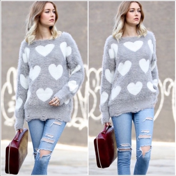 NWT 🌼LAST ONE🌼 Fabulous Gray/White Heart Sweater - Picture 2 of 4